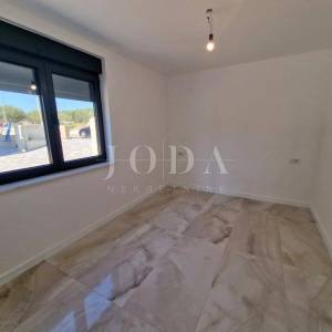 Moderni apartman s okućnicom, novogradnja na otoku Krku