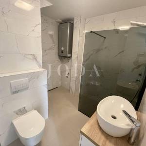 Moderni apartman s okućnicom, novogradnja na otoku Krku