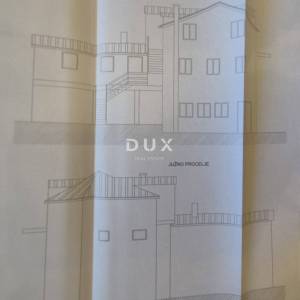 MURTER, BETINA - PRILIKA! Ekskluzivna kamena kuća s dvorištem