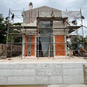 Na prodaju kuća u gradnji s bazenom – Bale, okolica