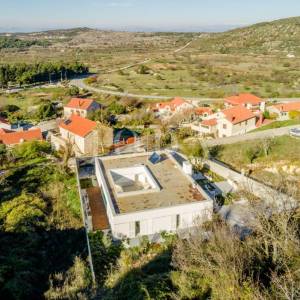 Nerežišća, Villa sa bazenom