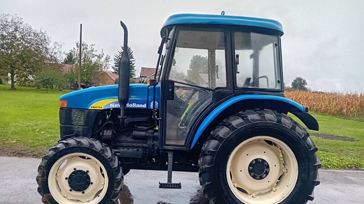 New holand 704