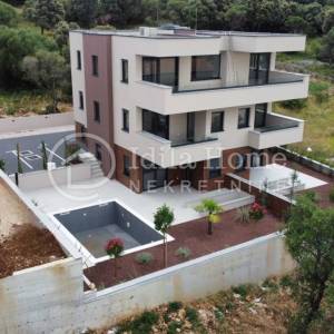 NOVALJA- JAKIŠNICA- LUKSUZAN STAN 123 m2 S VRTOM, BAZENOM i KONOBOM- ODMAH USELJIV