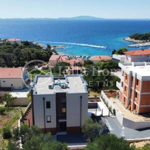 NOVALJA- JAKIŠNICA- LUKSUZAN STAN 123 m2 S VRTOM, BAZENOM i KONOBOM- ODMAH USELJIV
