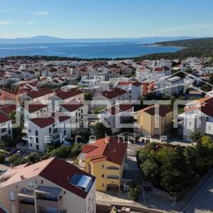 Novalja – Kuća s prostranim dvorištem na atraktivnoj lokaciji