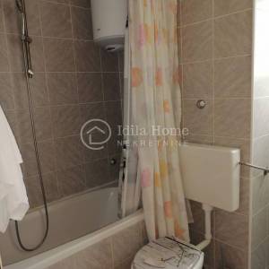 NOVALJA/KUĆA SA TRI APARTMANA/POGLED NA MORE/PRILIKA!