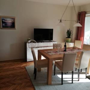 NOVALJA/KUĆA SA TRI APARTMANA/POGLED NA MORE/PRILIKA!