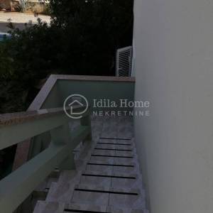 NOVALJA/KUĆA SA TRI APARTMANA/POGLED NA MORE/PRILIKA!