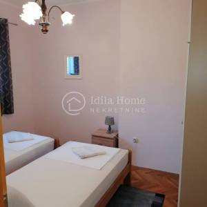 NOVALJA/KUĆA SA TRI APARTMANA/POGLED NA MORE/PRILIKA!