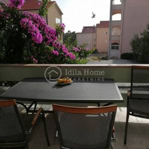 NOVALJA/KUĆA SA TRI APARTMANA/POGLED NA MORE/PRILIKA!