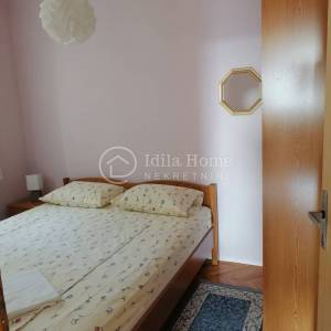 NOVALJA/KUĆA SA TRI APARTMANA/POGLED NA MORE/PRILIKA!