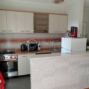 NOVALJA/KUĆA SA TRI APARTMANA/POGLED NA MORE/PRILIKA!