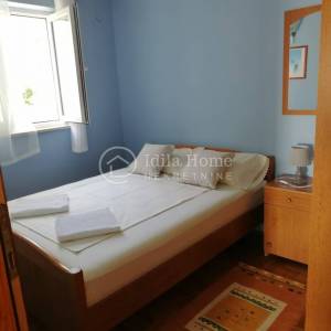NOVALJA/KUĆA SA TRI APARTMANA/POGLED NA MORE/PRILIKA!