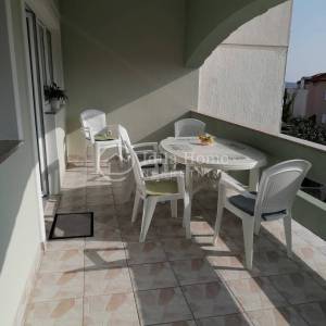 NOVALJA/KUĆA SA TRI APARTMANA/POGLED NA MORE/PRILIKA!