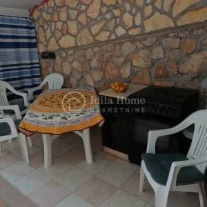 NOVALJA/KUĆA SA TRI APARTMANA/POGLED NA MORE/PRILIKA!