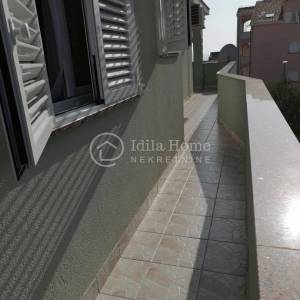 NOVALJA/KUĆA SA TRI APARTMANA/POGLED NA MORE/PRILIKA!