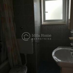 NOVALJA/KUĆA SA TRI APARTMANA/POGLED NA MORE/PRILIKA!