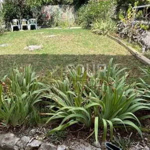 Novi Vinodolski, 110m2, kuća s 3 stana, garaža i okućnica