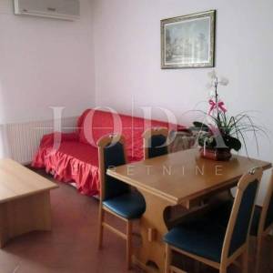 Novi Vinodolski, apartmanska kuća sa poslovnim prostorom