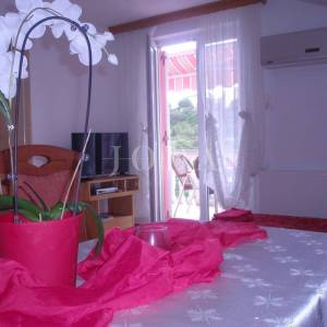 Novi Vinodolski, apartmanska kuća sa poslovnim prostorom