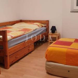 Novi Vinodolski, apartmanska kuća