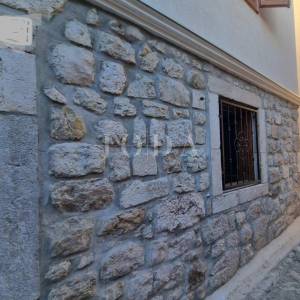 Novi Vinodolski, centar, novogradnja sa tri stana