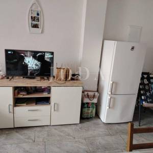 Novi Vinodolski, dvoetažni stan, 220m od mora