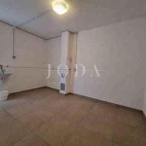NOVI VINODOLSKI, etaža sa dvije stambene jedinice i okućnicom