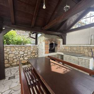 Novi Vinodolski, kuća drugi red od mora