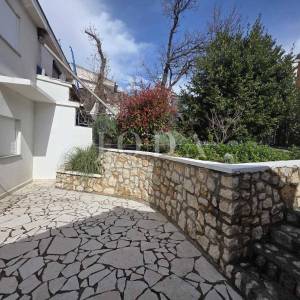 Novi Vinodolski, kuća drugi red od mora