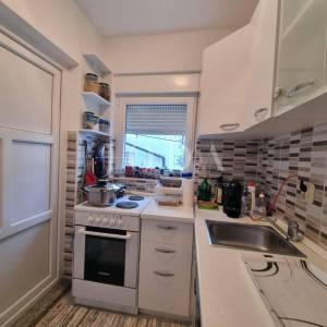 Novi Vinodolski, kuća drugi red od mora