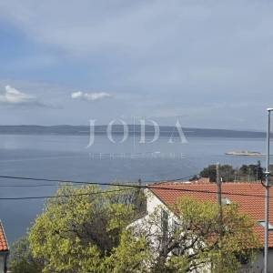 Novi Vinodolski, kuća drugi red od mora