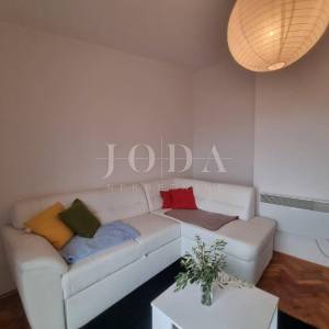 Novi Vinodolski, kuća drugi red od mora