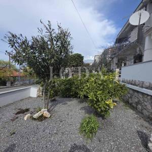 Novi Vinodolski, kuća drugi red od mora