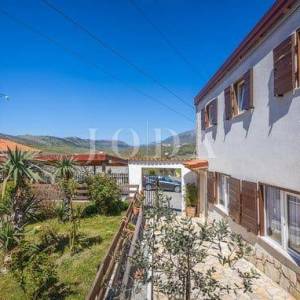 NOVI VINODOLSKI, kuća na mirnoj lokaciji