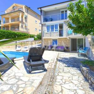 Novi Vinodolski, kuća sa bazenom