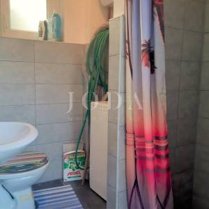 Novi Vinodolski, kuća sa četiri apartmana u blizini centra