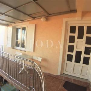 Novi Vinodolski, kuća sa četiri apartmana u blizini centra