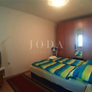 Novi Vinodolski, kuća sa četiri apartmana u blizini centra