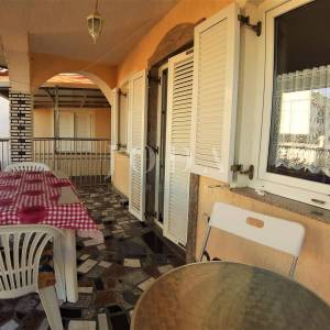 Novi Vinodolski, kuća sa četiri apartmana u blizini centra