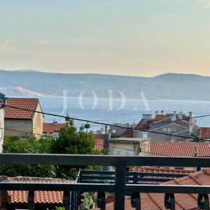 NOVI VINODOLSKI, kuća sa dvorišnim objektom u blizini centra