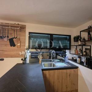 NOVI VINODOLSKI, kuća sa dvorišnim objektom u blizini centra