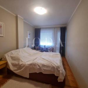 Novi Vinodolski, kuća sa tri stana i prekrasnim pogledom na more