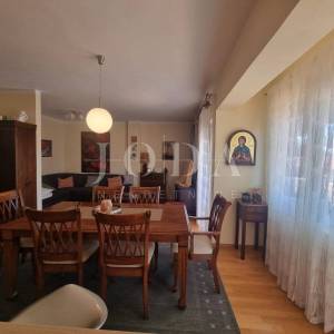Novi Vinodolski, kuća sa tri stana i prekrasnim pogledom na more
