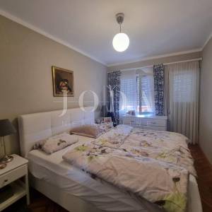 Novi Vinodolski, kuća sa tri stana i prekrasnim pogledom na more