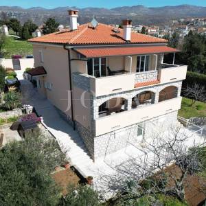 NOVI VINODOLSKI, kuća u blizini mora