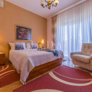Novi Vinodolski, kuća u blizini centra i mora