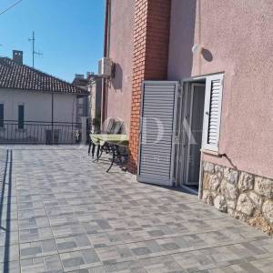 Novi Vinodolski, kuća u blizini centra i mora