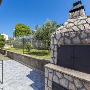 Novi Vinodolski, kuća u blizini centra i mora
