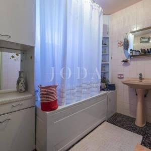 Novi Vinodolski, kuća u blizini centra i mora